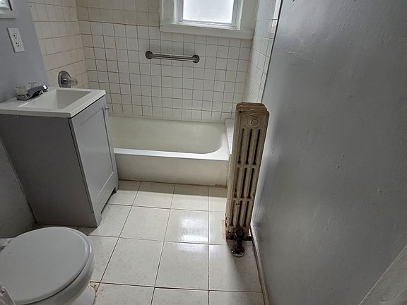 3rd image of 439 Springdale Ave #1L