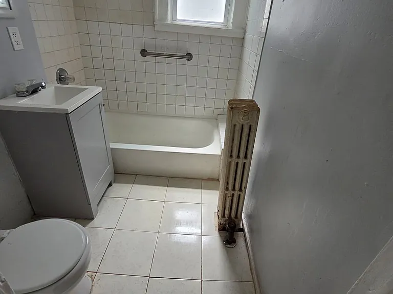 439 Springdale Ave #1L — Photo 3