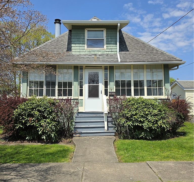 1st image of 622 Yale St