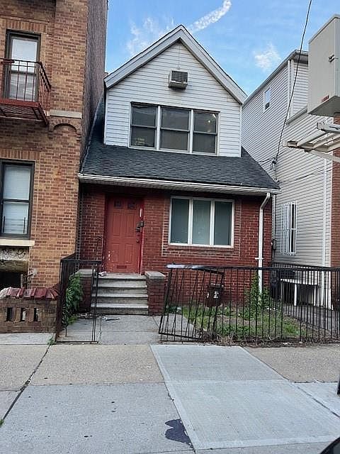 1st image of 1789 E 17th St