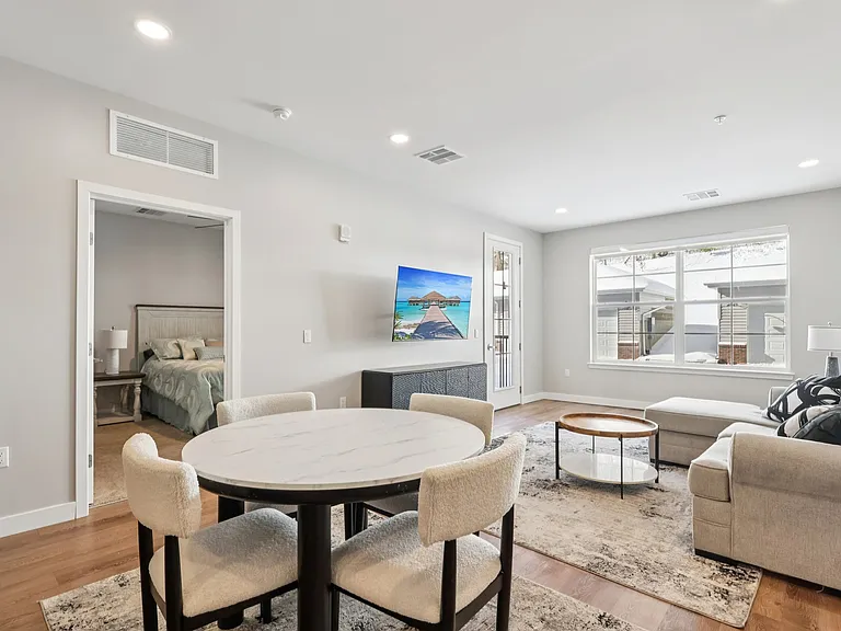 Berkshire Apartments — Photo 57