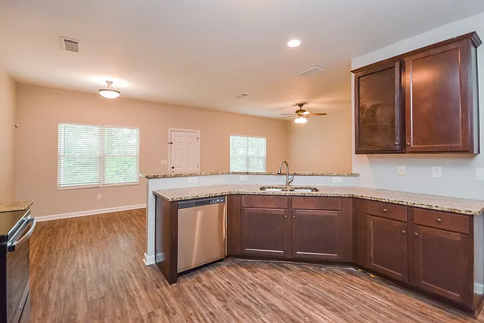 1851 Simmons Ln — Photo 8