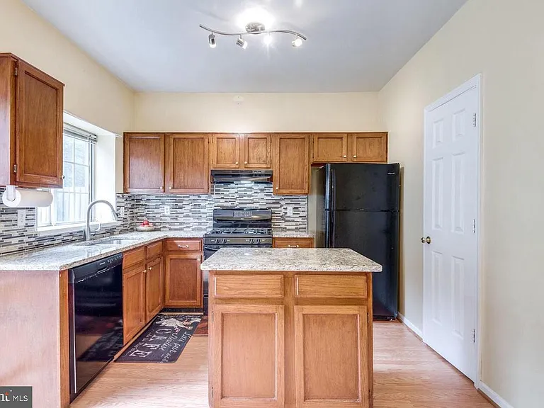 3018 McMaster Ct — Photo 7