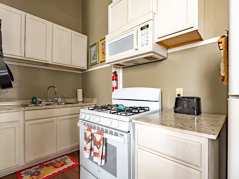 2405 Saint Charles Ave #105 — Photo 9