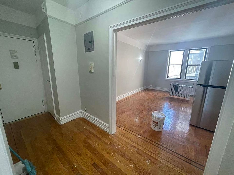 1st image of 80-18 Grenfell St #5