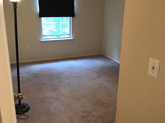 4th image of 125 Iroquois Dr #17