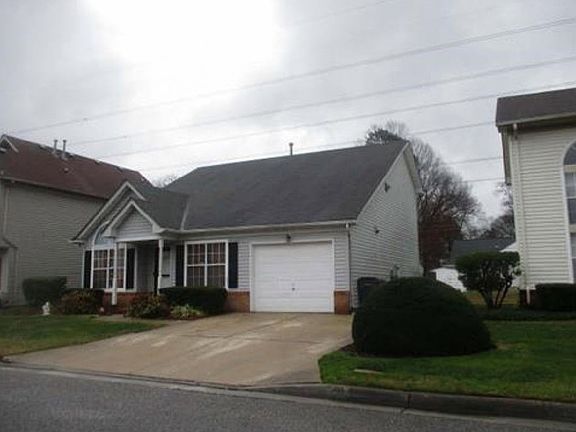 2nd image of 2205 Holly Berry Ln