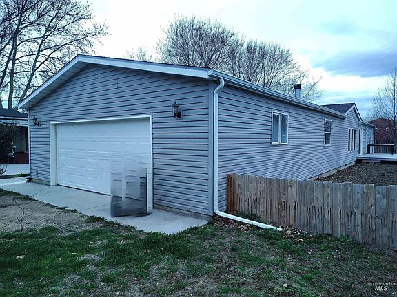 3rd image of 134 1st St N