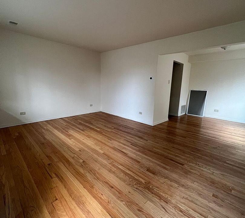 1st image of 7530 S Saginaw Ave APT 3D