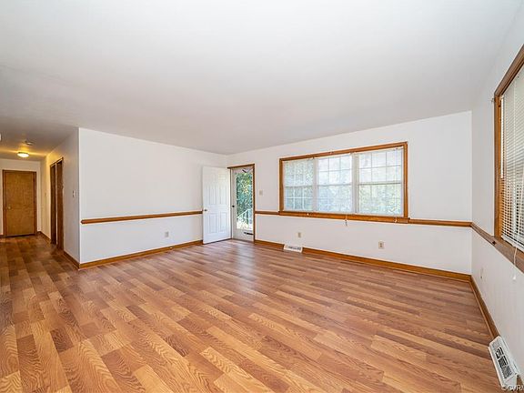 5th image of 2122 Lakeview Dr