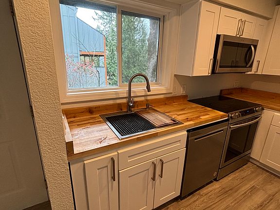 2nd image of 4 Touchstone Dr Unit 128