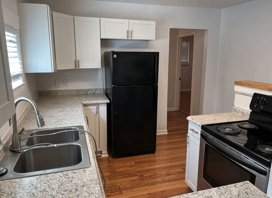 3 bed, 4792 sqft, $1,325 — Photo 3