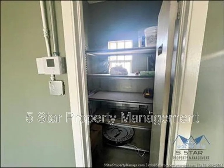 1909 E Yandell Dr #1913 — Photo 10