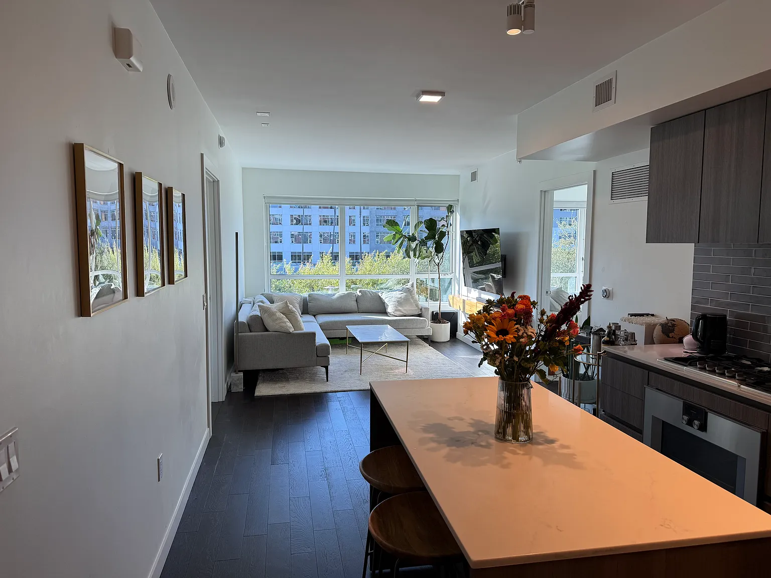 2 bed, 1079 sqft, $8,500 — Photo 2