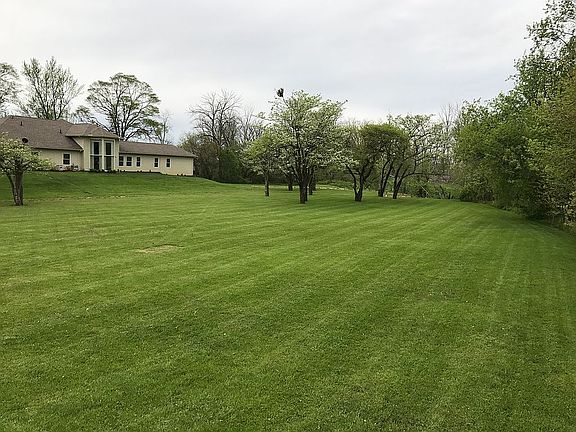 3rd image of 720 Fostoria Rd