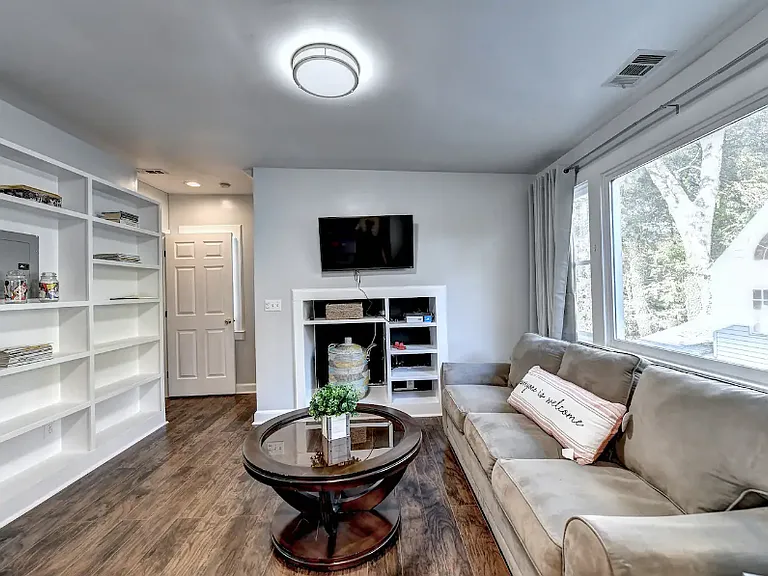 1179 Francis St NW — Photo 10