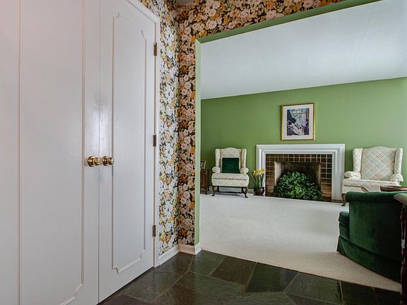 3rd image of 2983 Lake Dr SE