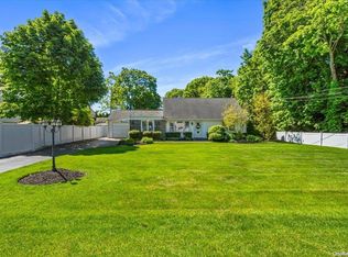 152 Union Ave, Holbrook, NY 11741