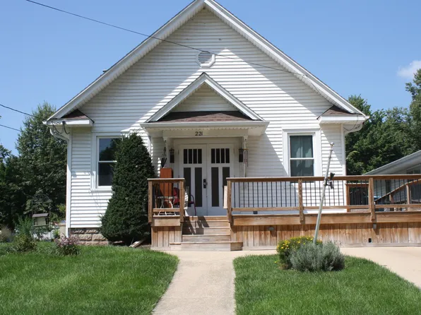 221 W Morgan St, Dixon, IL 61021