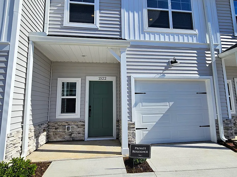 1522 Yellowwood Ct — Photo 5