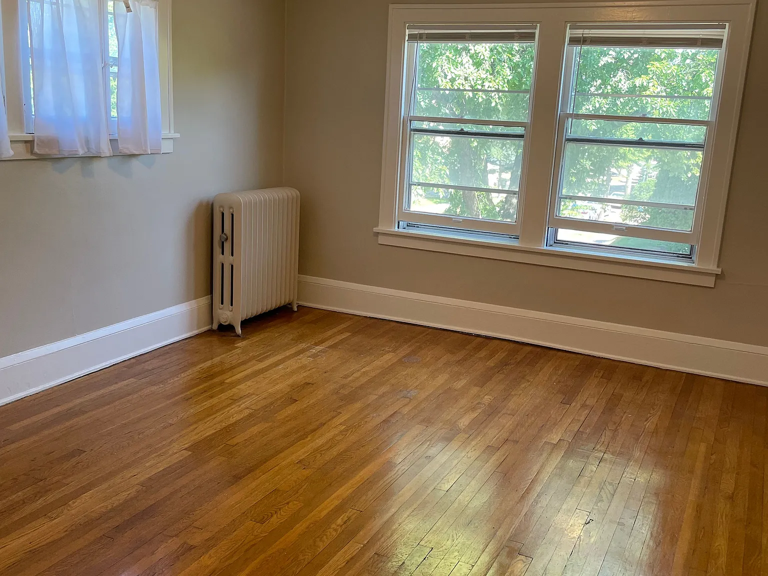 1516 Grand Apartments — Photo 1