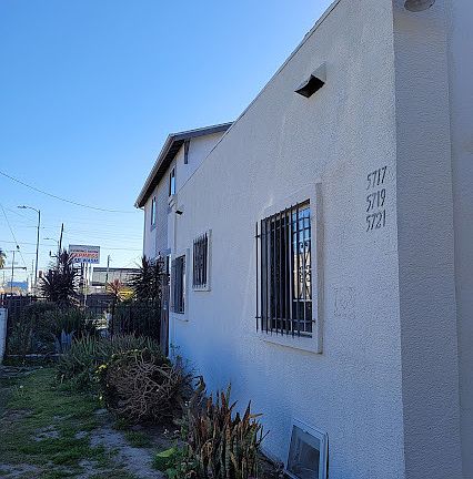 3rd image of 5717 S Normandie Ave Unit 1