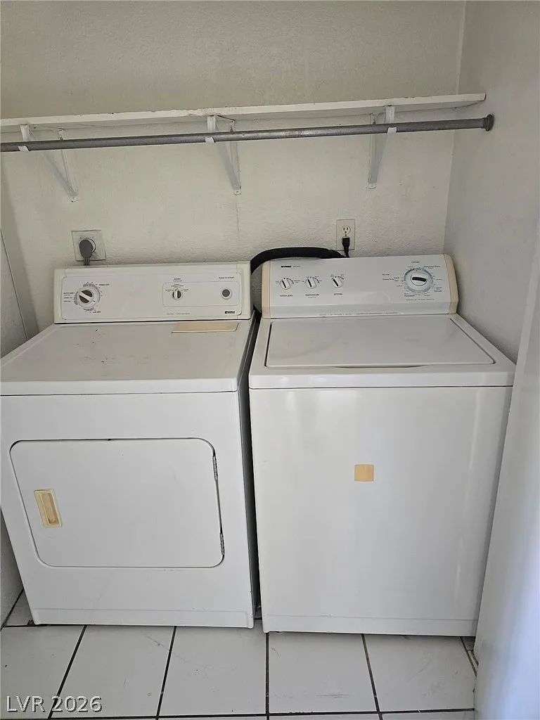 2 bed, 2.0 bath, 3672 sqft, $1,200 — Photo 4