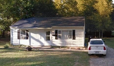 2nd image of 1048 Eastview Dr