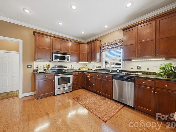 5th image of 4410 1st Street Dr NW