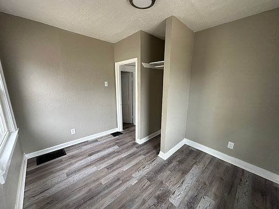 3rd image of 3836 Mersington Ave