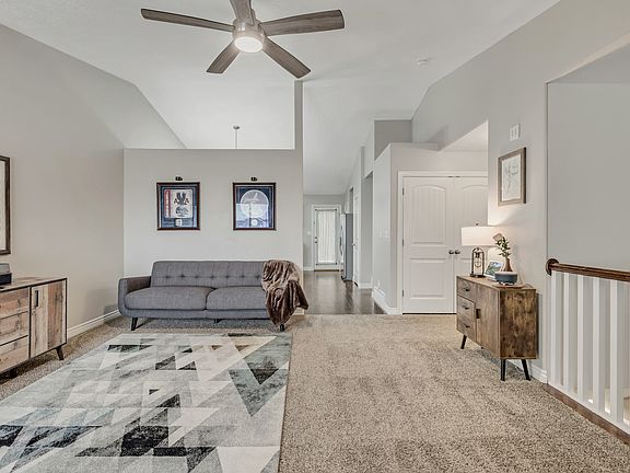 3rd image of 1663 E Shadow Dr