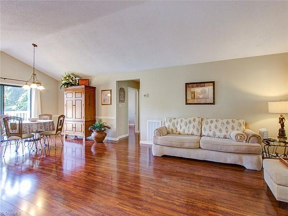 2nd image of 103 W Lakefield Dr