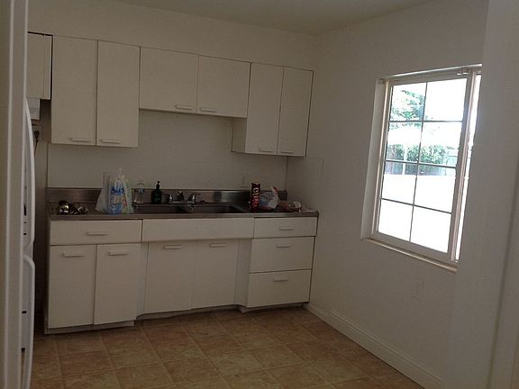 3rd image of 1547 W Garland Ave
