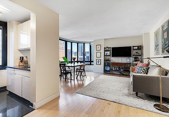 2nd image of 455 E 86th St APT 14E