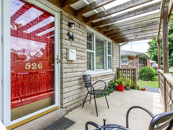 5th image of 526 Sandalwood Dr