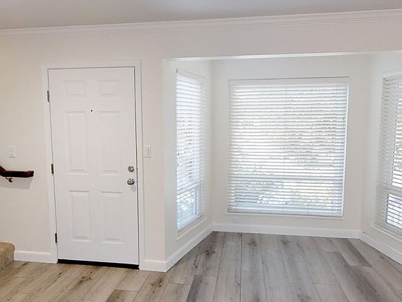 4th image of 218 Alden St