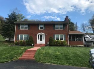 316 Chestnut Mountain Dr, Vinton, VA 24179