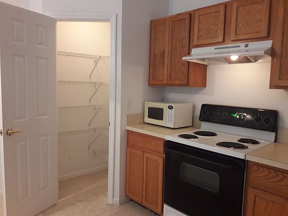 4th image of 30 Rosecroft Ln #A