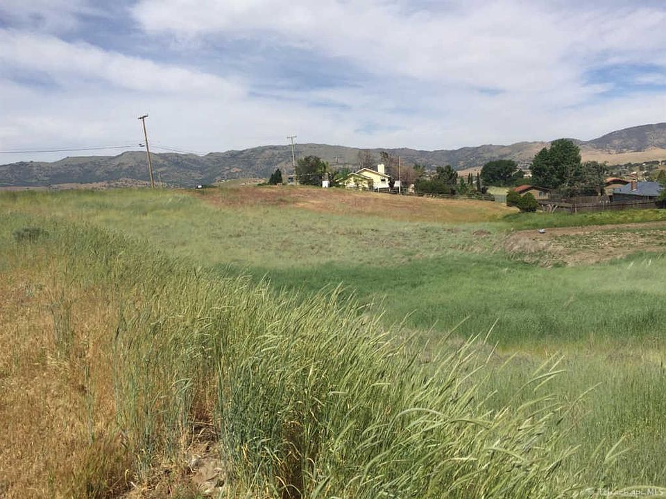 2nd image of 22632 Strawflower Rd