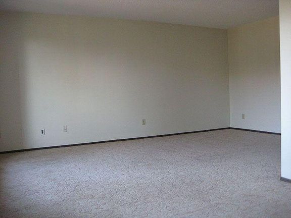 3rd image of 10131 159th St NW #411