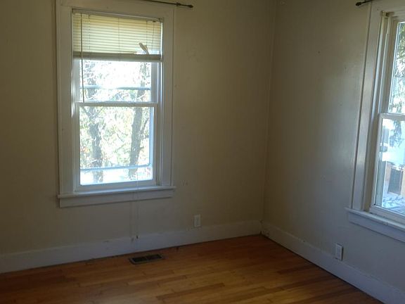 3rd image of 1003 Wilkie Dr
