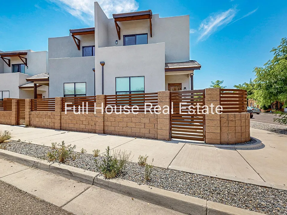 848 Tijeras Ave NW