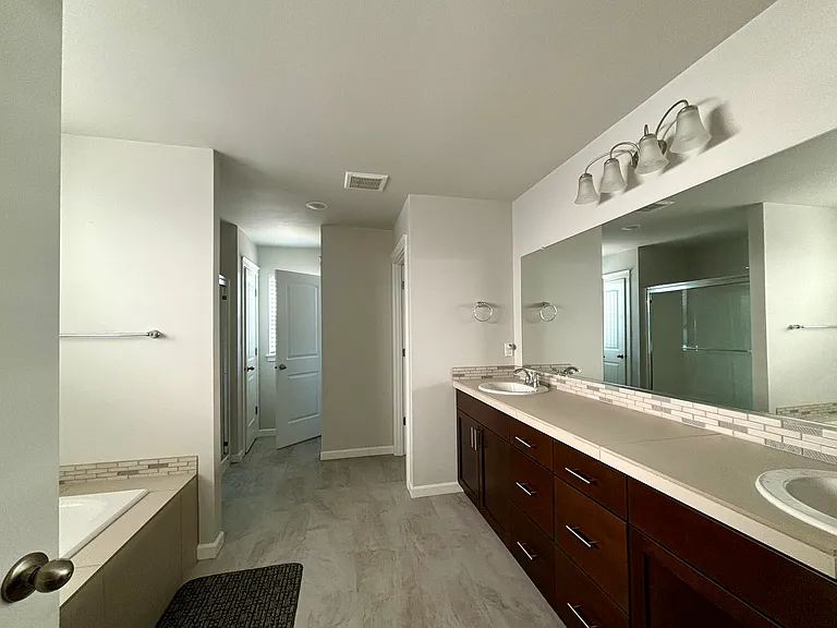 7261 SE Berg Dr — Photo 16