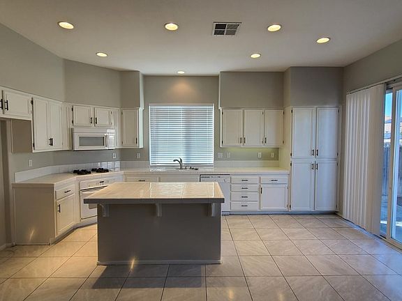 2nd image of 35451 Date Palm St