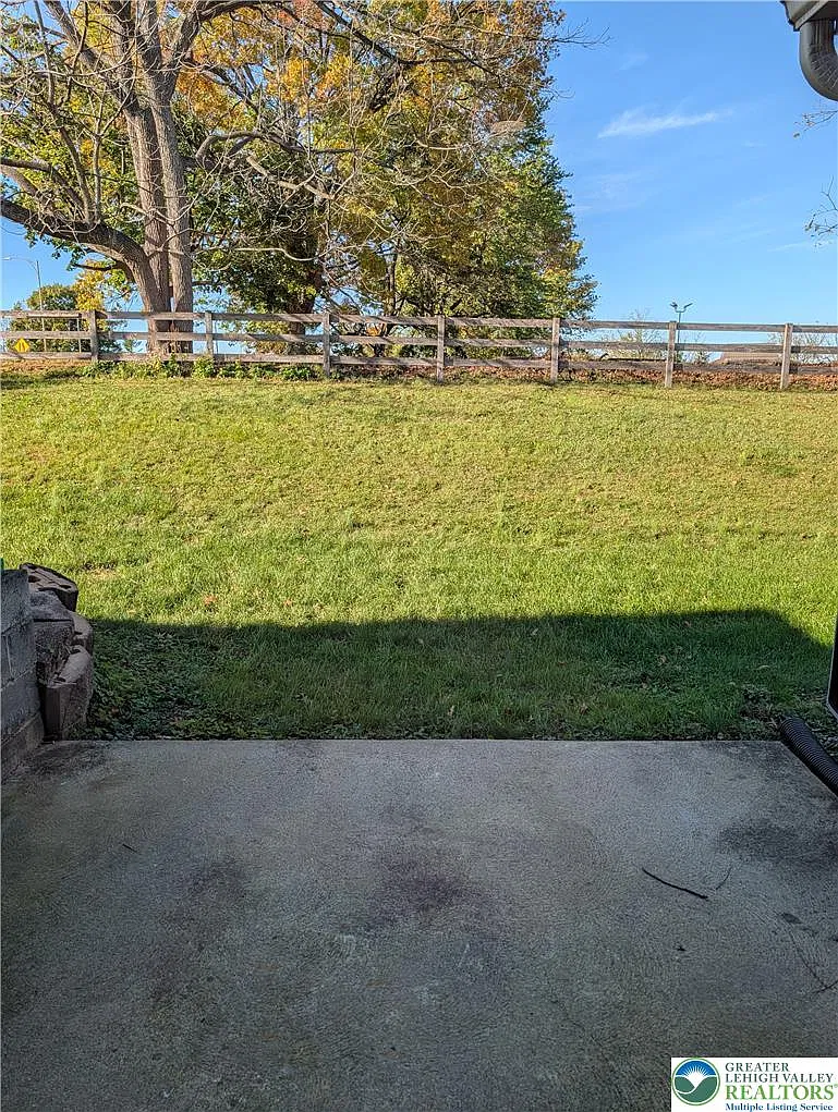2 bed, 1.5 bath, 1200 sqft, $1,650 — Photo 2