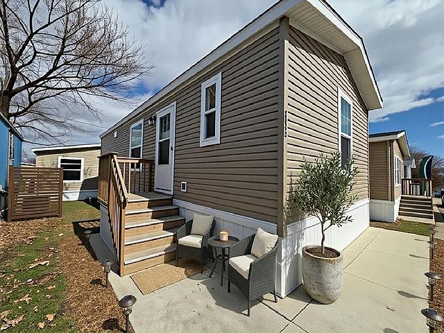 1st image of 253 Bunting Ln #253