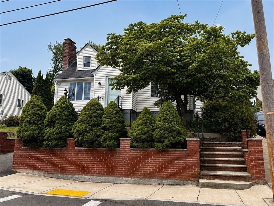 1st image of 270 Vane St