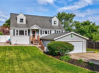 907 Parks Ln, Ottawa, IL 61350