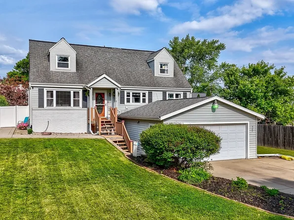 907 Parks Ln, Ottawa, IL 61350