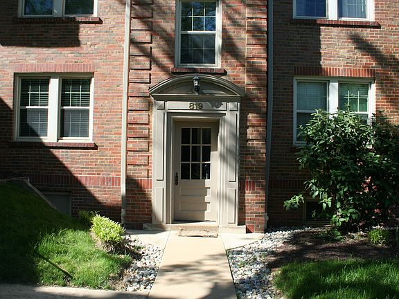 3rd image of 819 Westwood Dr APT 2W